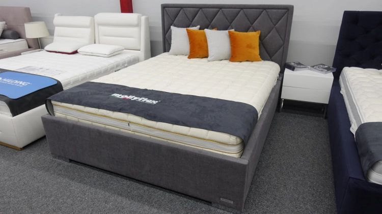 Łóżko Premium 22, zagłówek Caro, romby na zagłówku New Elegance w Świat Sypialni Piaseczno Łóżko premium 22 H: 120 cm, korpus wysoki, noga B, obicie Mystic 213