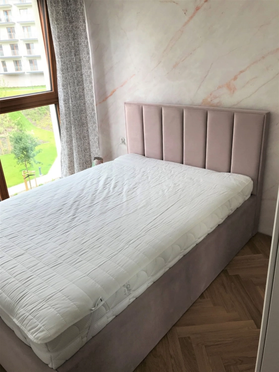 Łóżko tapicerowane Quaddro Vertical - New Desig w salonie Świat Sypialni Piaseczno