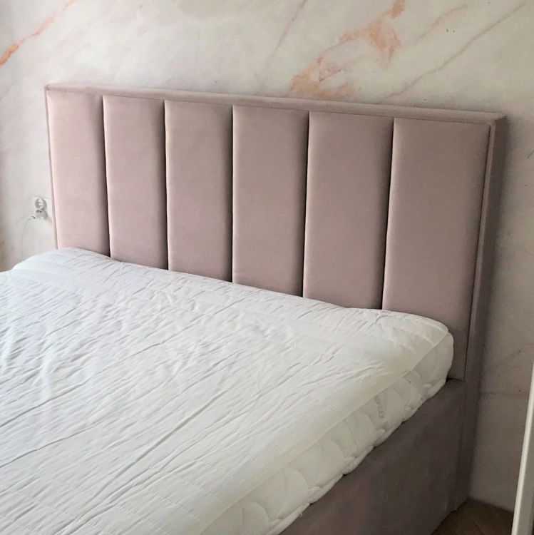Łóżko tapicerowane Quaddro Vertical - New Desig w salonie Świat Sypialni Piaseczno