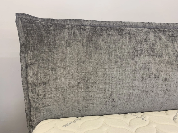 Łóżko SIMONE ONE tapicerowane light z miękkim zagłówkiem oraz pojemnikiem na pościel / schowkiem  - Bed Design w Świat Sypialni Piaseczno rozmiary 140/200; 160/200 ; 180/200 ; 200/200 ; 140x/200 ; 160x200 ; 180x200 ; 200x200
