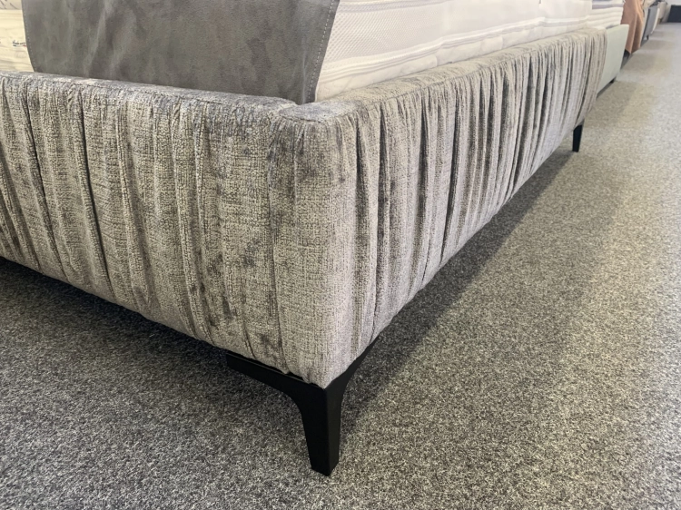 Łóżko SIMONE ONE tapicerowane light z miękkim zagłówkiem oraz pojemnikiem na pościel / schowkiem  - Bed Design w Świat Sypialni Piaseczno rozmiary 140/200; 160/200 ; 180/200 ; 200/200 ; 140x/200 ; 160x200 ; 180x200 ; 200x200