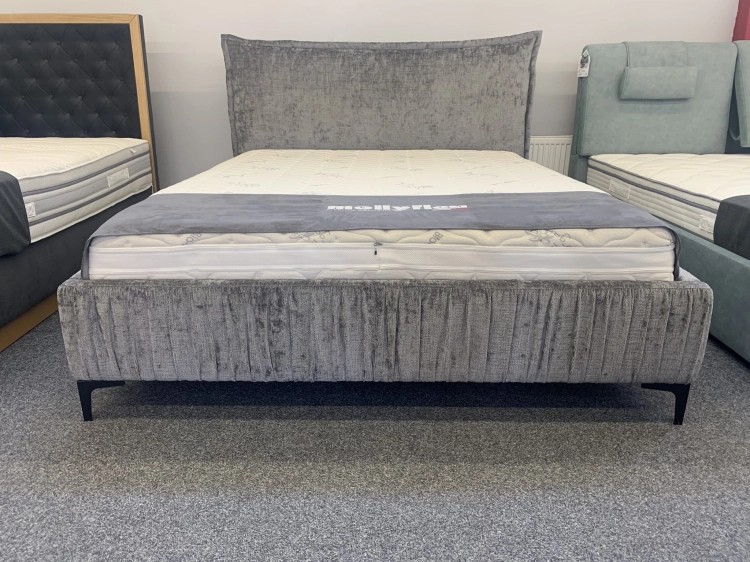Łóżko SIMONE ONE tapicerowane light z miękkim zagłówkiem oraz pojemnikiem na pościel / schowkiem  - Bed Design w Świat Sypialni Piaseczno rozmiary 140/200; 160/200 ; 180/200 ; 200/200 ; 140x/200 ; 160x200 ; 180x200 ; 200x200