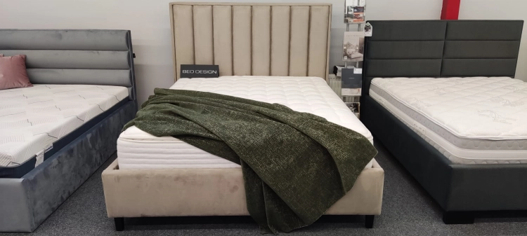 Łóżko z wysokim zagłówkiem w pionowe pasy / wertykalnym Oliviero z pojemnikiem na pościel Bed Design w Świat Sypialni Piaseczno  rozmiar 140/200 ; 160/200 ; 180/200 ; 200/200 ; 140x200 ; 160x200 ; 180x200 ; 200x200