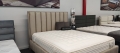 Łóżko z wysokim zagłówkiem w pionowe pasy / wertykalnym Oliviero z pojemnikiem na pościel Bed Design w Świat Sypialni Piaseczno  rozmiar 140/200 ; 160/200 ; 180/200 ; 200/200 ; 140x200 ; 160x200 ; 180x200 ; 200x200