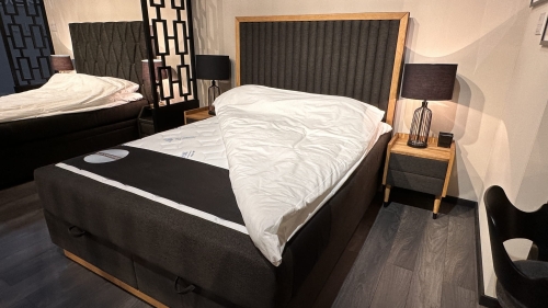 Łóżko kontynentalne 800 pionowe pasy Rama Drewniana - New Elegance  