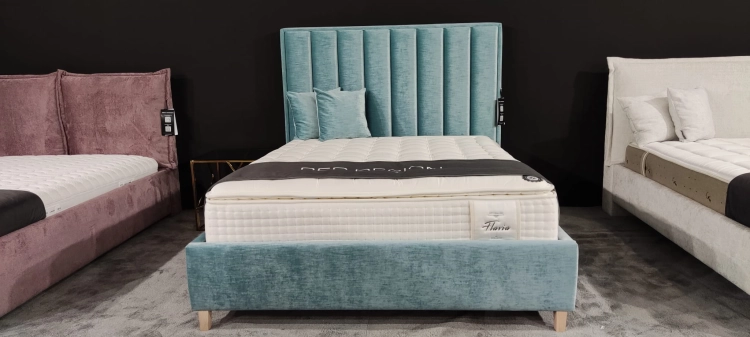 Łóżko z wysokim zagłówkiem w pionowe pasy / wertykalnym Oliviero z pojemnikiem na pościel Bed Design w Świat Sypialni Piaseczno  rozmiar 140/200 ; 160/200 ; 180/200 ; 200/200 ; 140x200 ; 160x200 ; 180x200 ; 200x200