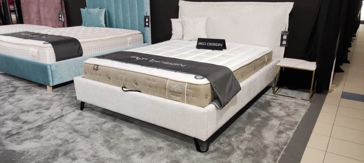 Łóżko SIMONE ONE tapicerowane light z miękkim zagłówkiem oraz pojemnikiem na pościel / schowkiem  - Bed Design w Świat Sypialni Piaseczno rozmiary 140/200; 160/200 ; 180/200 ; 200/200 ; 140x/200 ; 160x200 ; 180x200 ; 200x200