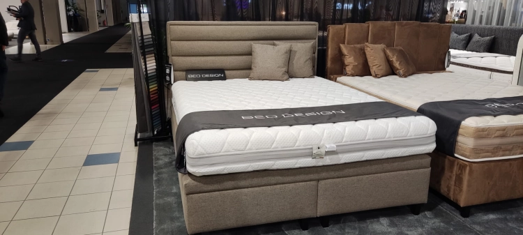 Łóżko Biaggio kontynentalne z dużym pojemnikiem na pościel / schowkiem / poziome pasy na zagłówku - Bed Design w Świat Sypialni Piaseczno rozmiary 140/200; 160/200 ; 180/200 ; 200/200 ; 140x/200 ; 160x200 ; 180x200 ; 200x200