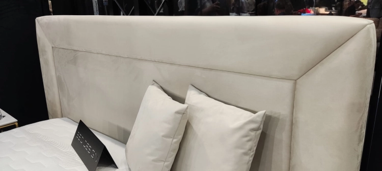 Łóżko GIORGIO tapicerowane / ramowe z szerokim zagłówkiem - Bed Design w Świat Sypialni Piaseczno