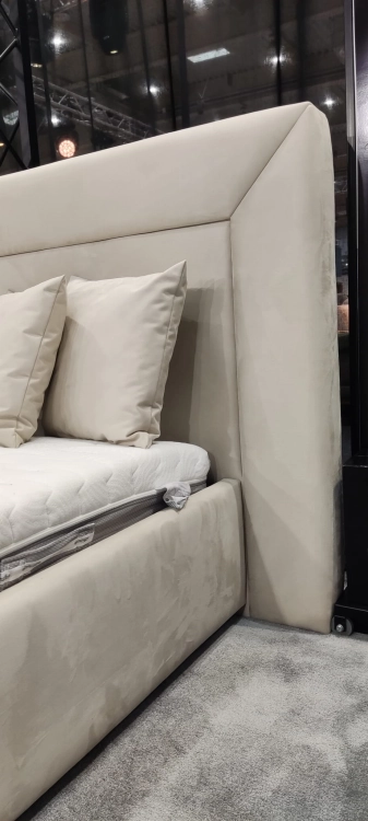 Łóżko GIORGIO tapicerowane / ramowe z szerokim zagłówkiem - Bed Design w Świat Sypialni Piaseczno