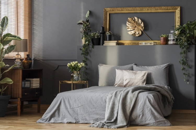 grey-bedding-and-blanket-4C2KVYU.jpg