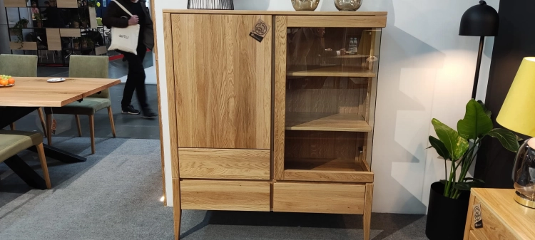 Witryna drewniana dębowa KW 337 dąb naturalny w stylu Retro kolekcja - Drewmax w Świat Sypialni Piaseczno