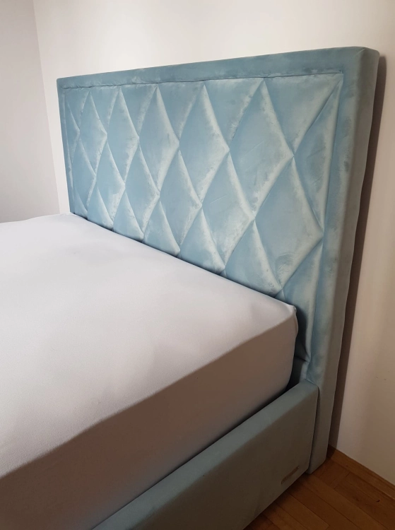 Łóżko Premium22, wezgłowie 120cm, obicie Piano 11, rozmiar 140 szerokość otwieranie BOK_korpus C, noga B