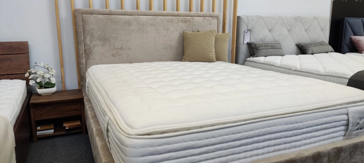 Łóżko tapicerowane VENEZZIA z pojemnikiem / bez pojemnika - Italcomfort - Świat Sypialni Piaseczno, materac Gomarco Coral