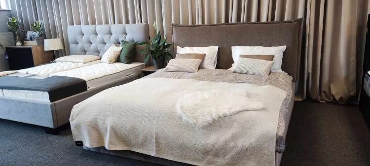 Łóżko SIMONE ONE tapicerowane / ramowe (z pojemnikiem lub bez pojemnika) - Bed Design w Świat Sypialni Piaseczno ulica Puławska 48