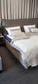 Łóżko SIMONE ONE tapicerowane / ramowe (z pojemnikiem lub bez pojemnika) - Bed Design w Świat Sypialni Piaseczno ulica Puławska 48