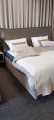 Łóżko SIMONE ONE tapicerowane / ramowe (z pojemnikiem lub bez pojemnika) - Bed Design w Świat Sypialni Piaseczno ulica Puławska 48