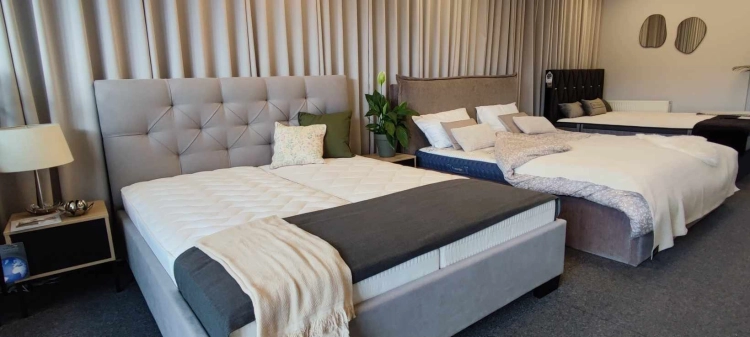 Łóżko SIMONE ONE tapicerowane / ramowe (z pojemnikiem lub bez pojemnika) - Bed Design w Świat Sypialni Piaseczno ulica Puławska 48