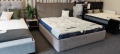 Łóżko SIMONE ONE tapicerowane / ramowe (z pojemnikiem lub bez pojemnika) - Bed Design w Świat Sypialni Piaseczno ulica Puławska 48