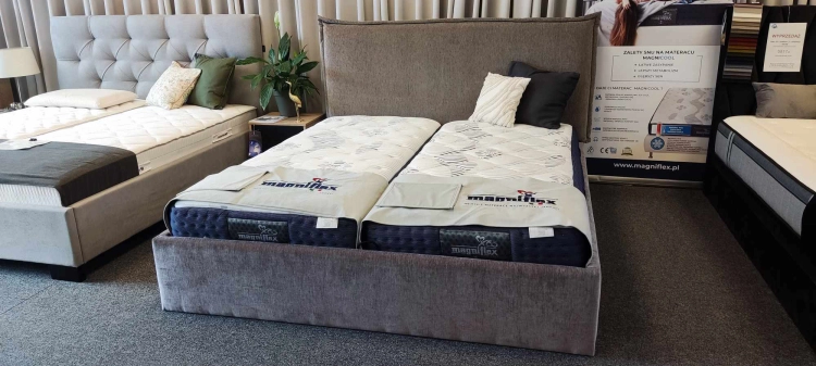 Łóżko SIMONE ONE tapicerowane / ramowe (z pojemnikiem lub bez pojemnika) - Bed Design w Świat Sypialni Piaseczno ulica Puławska 48