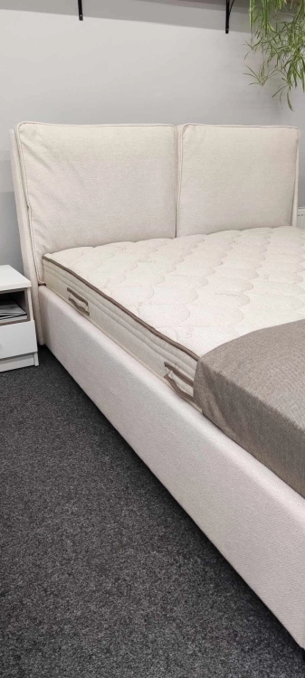 Materac Mistral z kolekcji naturalnej Hilding, materac o podwyższonej twardości, sprężynowy. Materac Mistral  oraz łóżko Kuseno z pojemnikiem na pościel