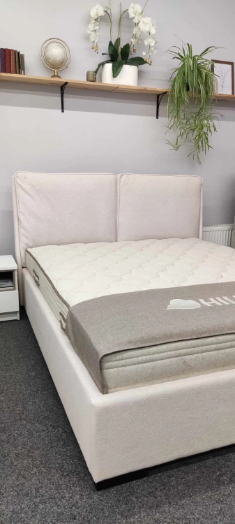 Materac Mistral z kolekcji naturalnej Hilding, materac o podwyższonej twardości, sprężynowy. Materac Mistral  oraz łóżko Kuseno z pojemnikiem na pościel