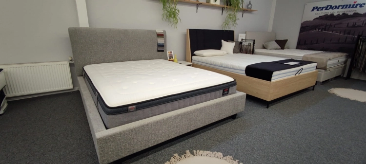 Łóżko tapicerowane z miękkim oparciem KINGSTONE tkanina Fargotex Luna 03 - Italcomfort w Świat Sypialni Piaseczno ulica Puławska 48