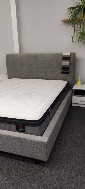 Łóżko tapicerowane z miękkim oparciem KINGSTONE tkanina Fargotex Luna 03 - Italcomfort w Świat Sypialni Piaseczno ulica Puławska 48