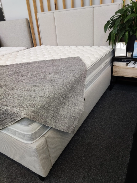 Łóżko kontynentalne CRISTIANO Easy Kontynent z pojemnikiem na pościel - Bed Design, w Świat Sypialni Piaseczno, materac piankowy, włoski Argento Therapy Mollyflex