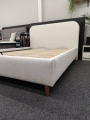 Łóżko z zaokrąglonymi rogami CLETO Light (z pojemnikiem lub bez pojemnika) - Bed Design w Świat Sypialni Piaseczno
