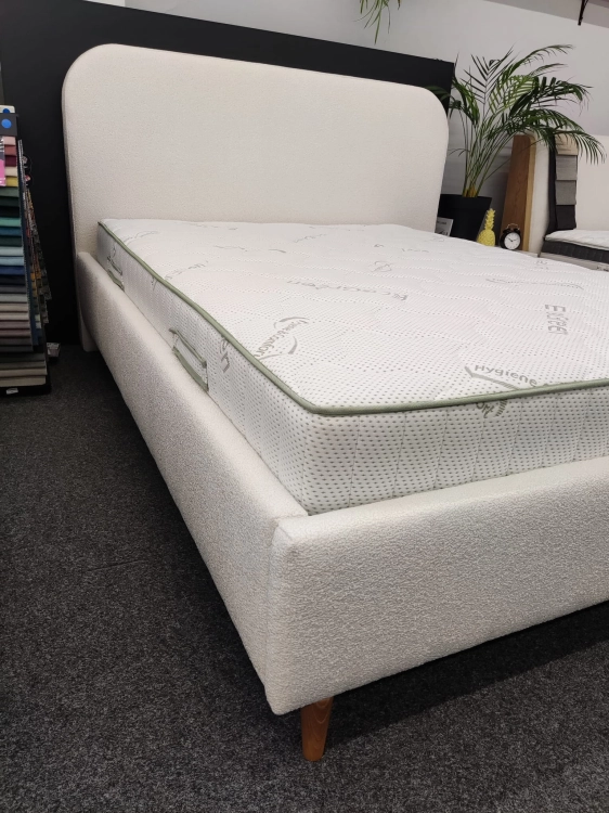 Materac FIORD, z kolekcji ekologicznej, materac piankowy. Hilding. materac 80x200, 90x200, 100x200, 120x200, 140x200, 160x200, 180x200. materac w salonie Świat Sypialni Piaseczno, Puławska 48. Materac Fiord o średniej twardości.