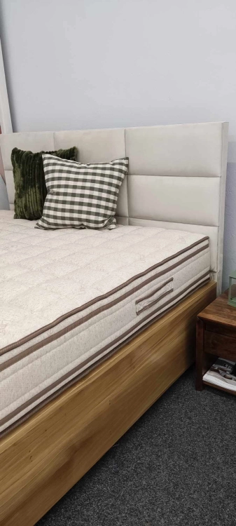 Materac Bora, piankowy, NATURA na lóżku hygge plus_expozycja Piaseczno