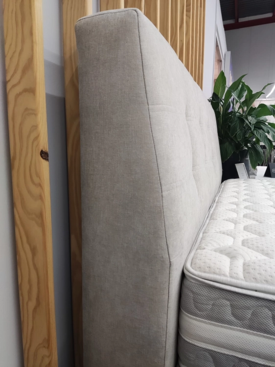 Łóżko BENITO kontynentalne z pojemnikiem - Bed Design w Świat Sypialni Piaseczno ulica Puławska 48, podstawa na nogach drewnianych