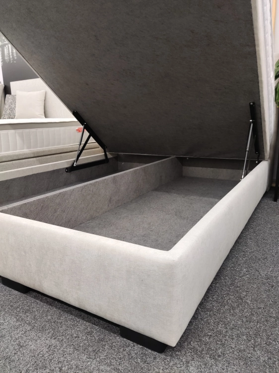 Łóżko BENITO kontynentalne z pojemnikiem - Bed Design w Świat Sypialni Piaseczno ulica Puławska 48, podstawa na nogach drewnianych