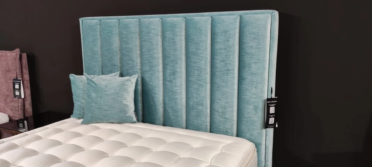 Łóżko OLIVIERO  tapicerowane light  (z pojemnikiem lub bez pojemnika) - Bed Design w Świat Sypialni Piaseczno. Oliviero_wezglowie wysokie / za dopłatą