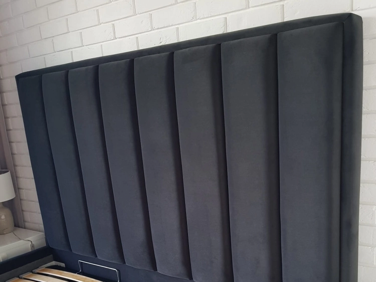 Łóżko OLIVIERO  tapicerowane light  (z pojemnikiem lub bez pojemnika) - Bed Design w Świat Sypialni Piaseczno. Oliviero_wezglowie wysokie / za dopłatą