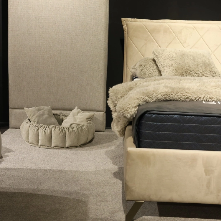 MATEO łóżko tapicerowane light (z pojemnikiem lub bez pojemnika) - Bed Design w Świat Sypialni PRO Piaseczno
