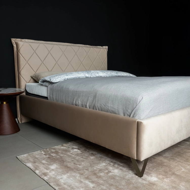 MATEO łóżko tapicerowane light (z pojemnikiem lub bez pojemnika) - Bed Design w Świat Sypialni PRO Piaseczno