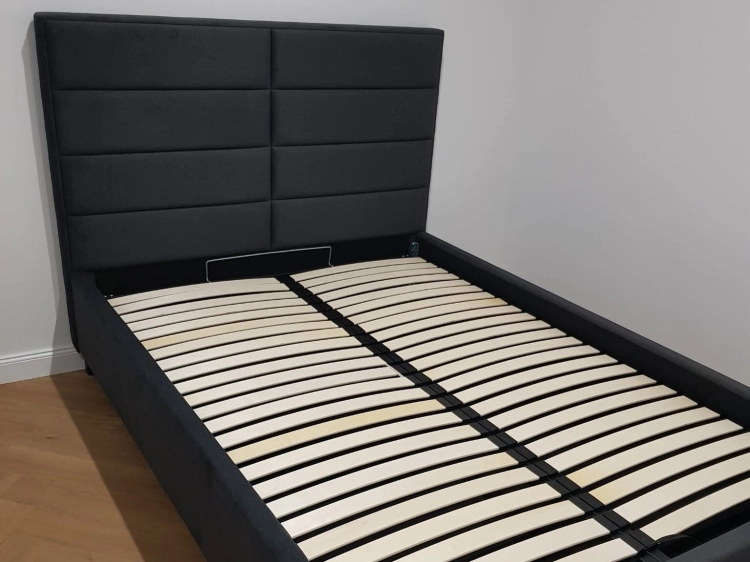 Łóżko Quaddro Double 140x200 z pojemnikiem i stelażem, Obicie: Fargotex Maya 22, bok 30/5cm, wezgłowie 110 cm + noga drewno 10 cm, kolor czarny