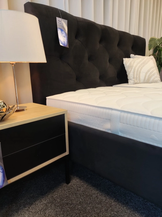 Łóżko 180x200 Lazio Maxi tapicerowane, z pojemnikiem i stelażem, materiał, kolor czarny, velur