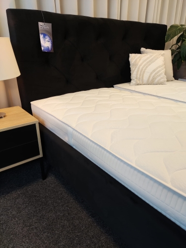 Łóżko 180x200 Lazio Maxi tapicerowane, z pojemnikiem i stelażem, materiał, kolor czarny, velur