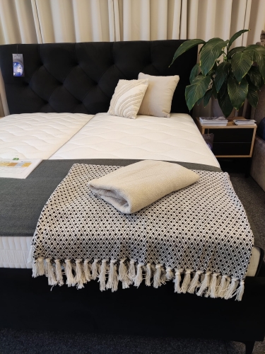 Łóżko 180x200 Lazio Maxi tapicerowane, z pojemnikiem i stelażem, materiał, kolor czarny, velur