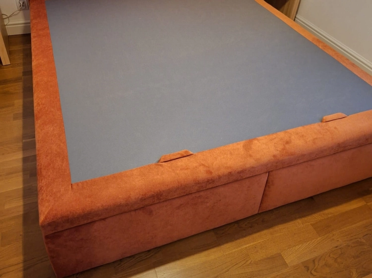 Łóżko 180x200 BENITO kontynentalne z pojemnikiem -  podstawa bez nóg, tapicerka New Milton 07, Fargotex