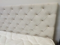 Styl Chesterfield  charakteryzuje się głębokim pikowaniem.
