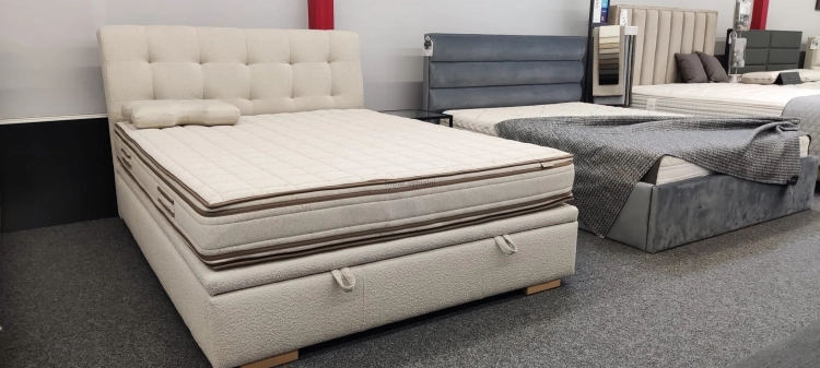 Materac Bora w łóżku Hauss