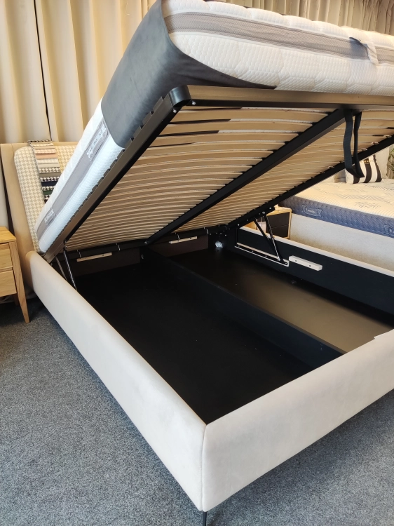 Łóżko tapicerowane MERCI - New Elegance w Świat Sypialni PRO Piaseczno ulica Puławska 48