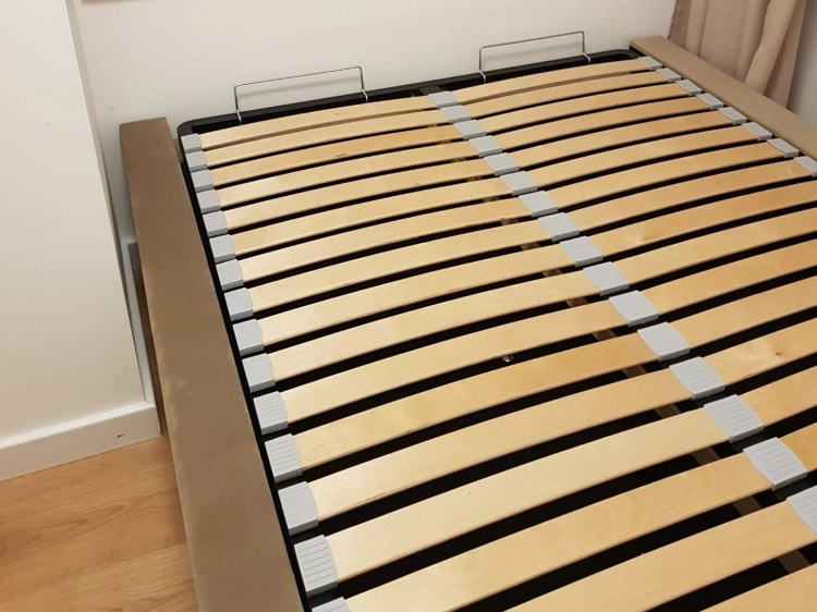 Sama rama, bez zagłówka, wersja bezramowa, 140x200 z pojemnikiem i stelażem, obicie Fargotex Tierra 03, Panele tapicerowane na ścianę, obicie Fargotex Tierra 03,