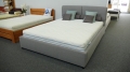 ŁÓŻKO TAPICEROWANE Desire 2000 obicie gr 2 Board Grey 65
Nóżki standard - okrągła, wysokość 5 cm, kolor czarny
Boki proste o szerokości 5 cm, scalone ze szczytem